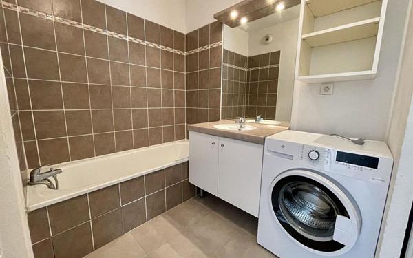 Appartement à louer    1 pièce •  Décines-Charpieu