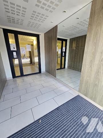 SAINT-HERBLAIN BOURG, appartement 2 chambres, balcon et parking en sous-sol