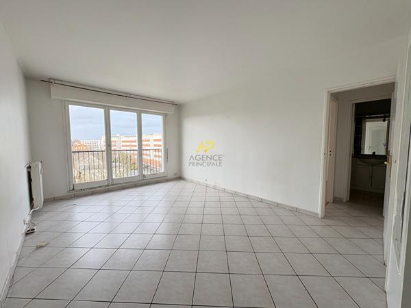 Grand F2 de 50 m² - quartier AGRICULTURE €212 000 ** - Référence 1985