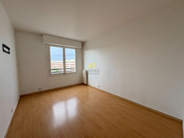 Grand F2 de 50 m² - quartier AGRICULTURE €212 000 ** - Référence 1985