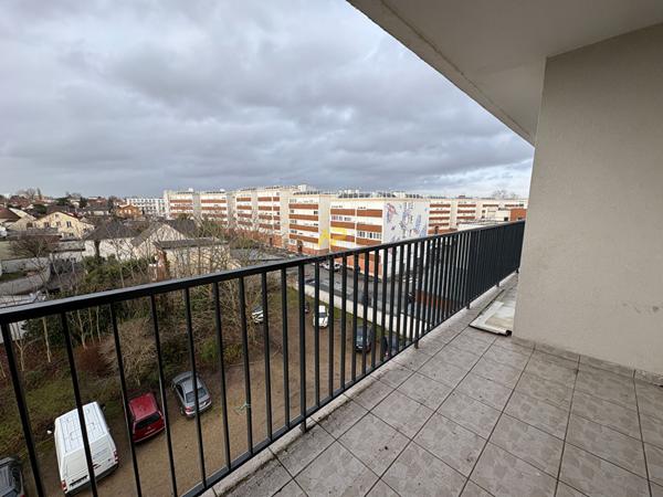 Grand F2 de 50 m² - quartier AGRICULTURE €212 000 ** - Référence 1985