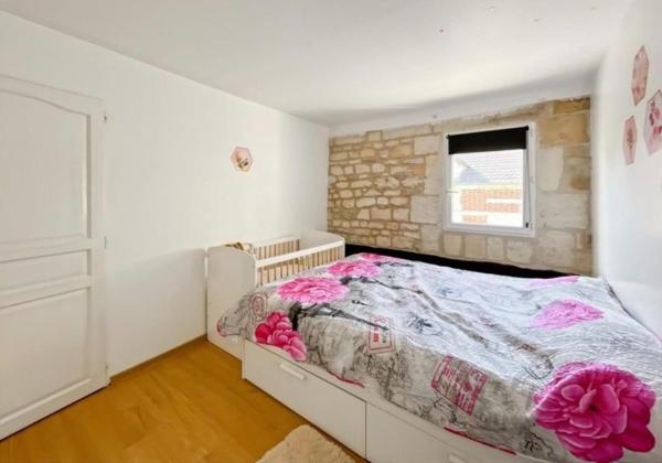 Maison en pierre rénovée avec goût.