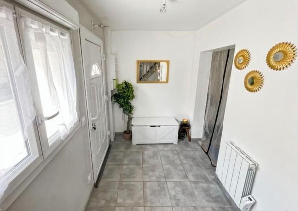 Maison en pierre rénovée avec goût.