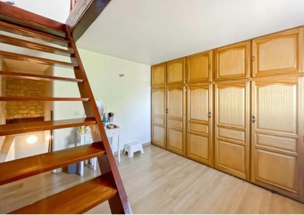 Maison en pierre rénovée avec goût.