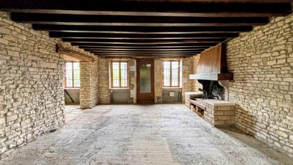 Vente Maison de village 10 pièces 386 m2 à Baugy