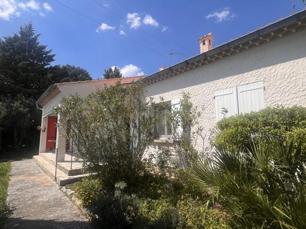Pernes-les-Fontaines (84210) Maison plain-pied 3 chambres – DPE C – Pernes-les-Fontaines – Quartier calme, centre à pied