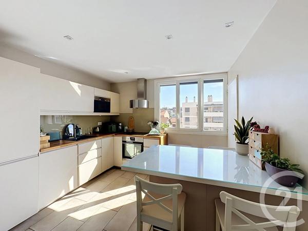 Appartement à vendre  4 pièces - 73,56 m 2   VILLEURBANNE  - 69