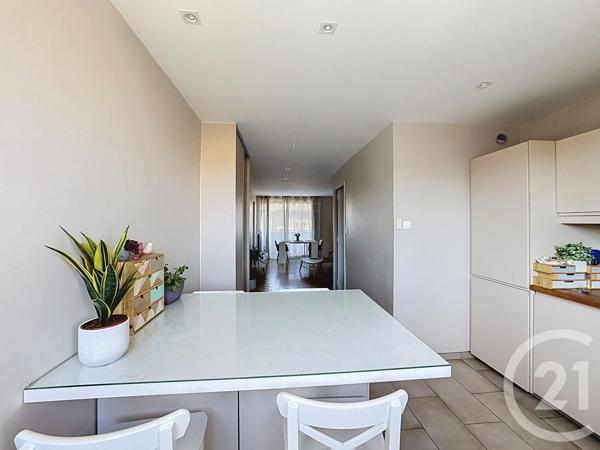 Appartement à vendre  4 pièces - 73,56 m 2   VILLEURBANNE  - 69