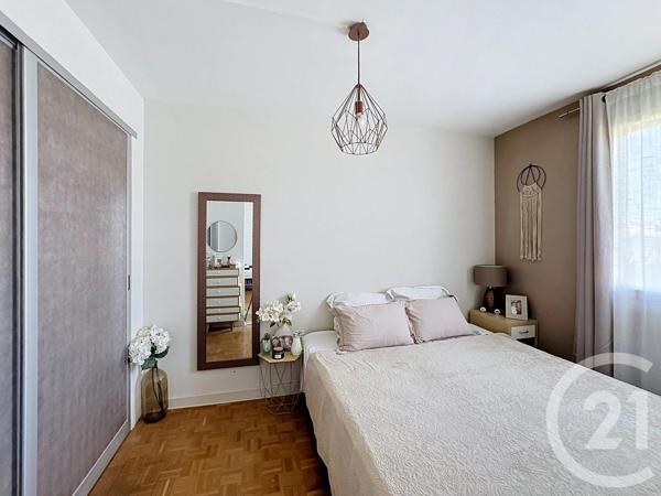 Appartement à vendre  4 pièces - 73,56 m 2   VILLEURBANNE  - 69
