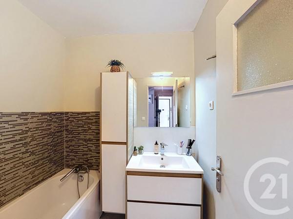 Appartement à vendre  4 pièces - 73,56 m 2   VILLEURBANNE  - 69