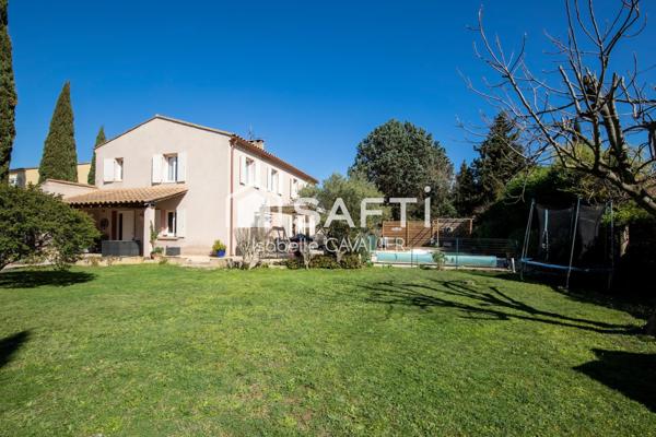 Vedène Maison 210 m², piscine, double logement indépendant, jardin 970 m²