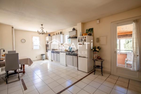 Vedène Maison 210 m², piscine, double logement indépendant, jardin 970 m²