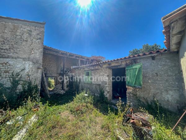 Maison à vendre 4 pièces, au cœur de Sainte-Marie-de-Ré – Parcelle de 1 200 m² avec dépendances en pierre MARIE DE RE (17)
