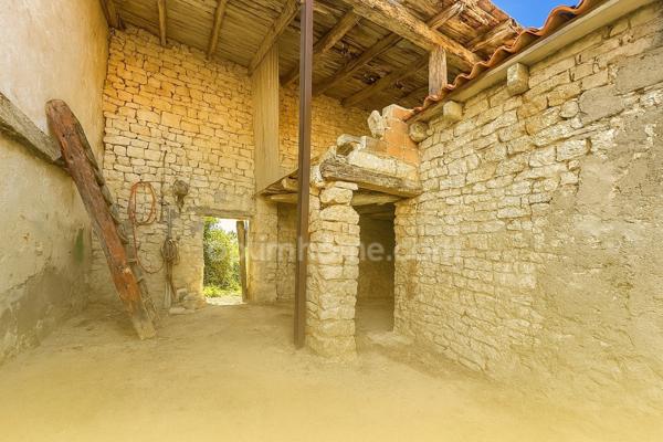 Maison à vendre 4 pièces, au cœur de Sainte-Marie-de-Ré – Parcelle de 1 200 m² avec dépendances en pierre MARIE DE RE (17)