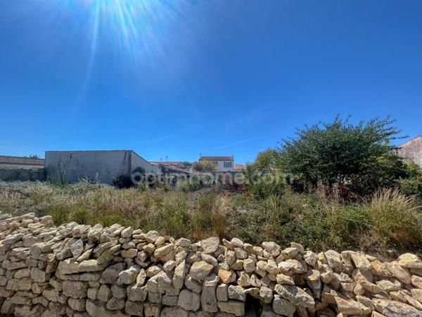 Maison à vendre 4 pièces, au cœur de Sainte-Marie-de-Ré – Parcelle de 1 200 m² avec dépendances en pierre MARIE DE RE (17)