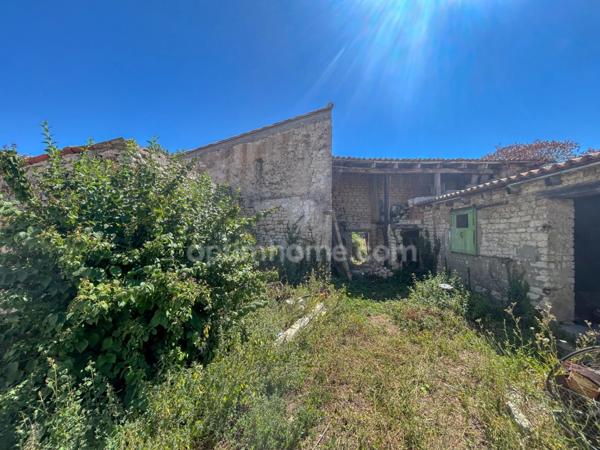 Maison à vendre 4 pièces, au cœur de Sainte-Marie-de-Ré – Parcelle de 1 200 m² avec dépendances en pierre MARIE DE RE (17)