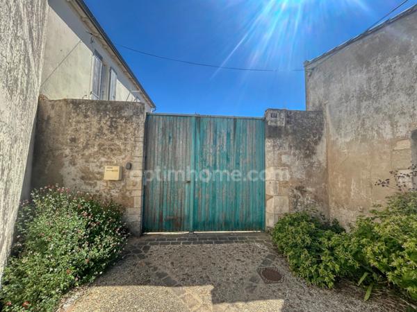 Maison à vendre 4 pièces, au cœur de Sainte-Marie-de-Ré – Parcelle de 1 200 m² avec dépendances en pierre MARIE DE RE (17)