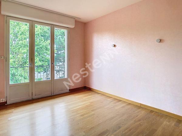 NANTES - QUAI DE VERSAILLES / Appartement 3 pièces 2 chambres, VUE ERDRE, balcons, parking, cave