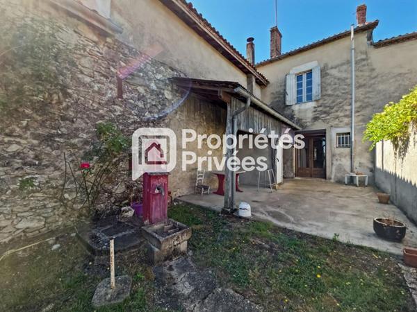 Grande maison en pierre à rénover avec jardin, dépendances et fort potentiel