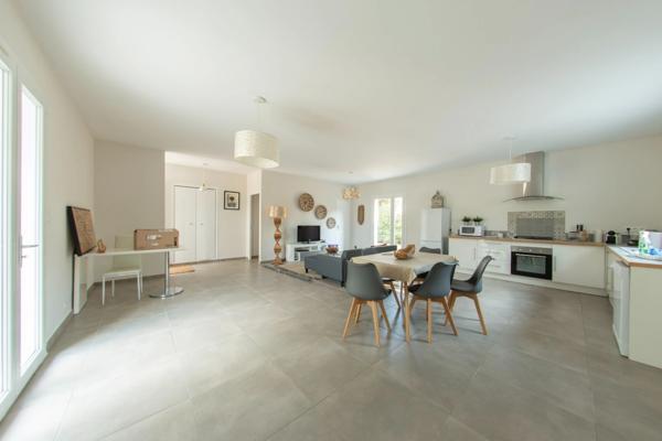 LES ANGLES (30133) – MAISON INDIVIDUELLE DE PLAIN-PIED – 4 CHAMBRES – JARDIN PISCINABLE – TERRAIN CONSTRUCTIBLE – GARAGE