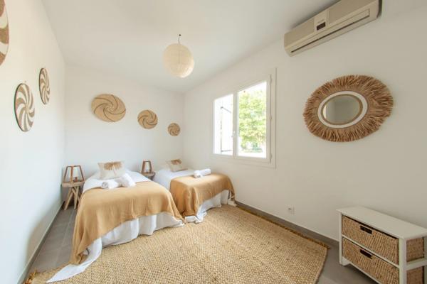 LES ANGLES (30133) – MAISON INDIVIDUELLE DE PLAIN-PIED – 4 CHAMBRES – JARDIN PISCINABLE – TERRAIN CONSTRUCTIBLE – GARAGE