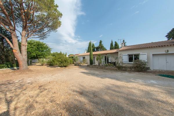 LES ANGLES (30133) – MAISON INDIVIDUELLE DE PLAIN-PIED – 4 CHAMBRES – JARDIN PISCINABLE – TERRAIN CONSTRUCTIBLE – GARAGE