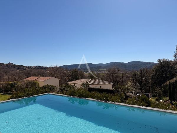 VILLA LUMINEUSE AVEC VUE IMPRENABLE PISCINE GARAGE A GREOUX LES BAINS