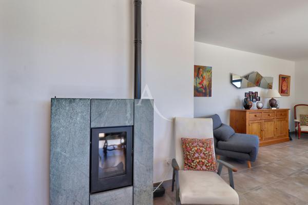 VILLA LUMINEUSE AVEC VUE IMPRENABLE PISCINE GARAGE A GREOUX LES BAINS
