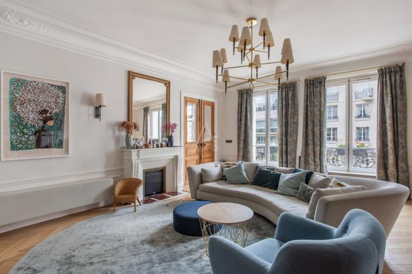 PARIS XVII. WAGRAM/ AMPERE / F5 HAUSSMANNIEN AVEC 3/4 CHAMBRES ET CAVE.