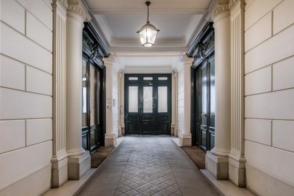 PARIS XVII. WAGRAM/ AMPERE / F5 HAUSSMANNIEN AVEC 3/4 CHAMBRES ET CAVE.