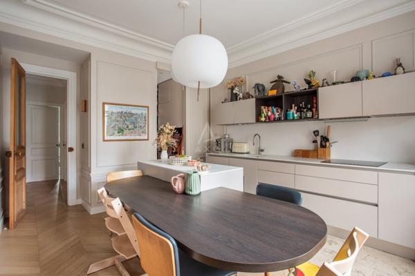 PARIS XVII. WAGRAM/ AMPERE / F5 HAUSSMANNIEN AVEC 3/4 CHAMBRES ET CAVE.
