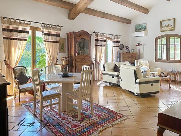 Jonquieres Saint Vincent, villa 4 chambres de 136 m² avec terrasse et terrain attenant