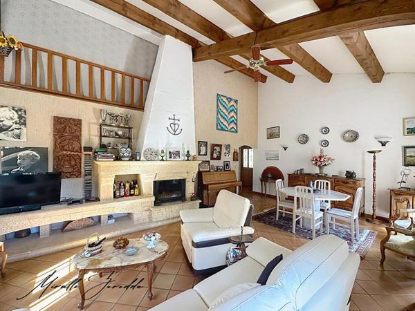 Jonquieres Saint Vincent, villa 4 chambres de 136 m² avec terrasse et terrain attenant