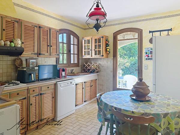 Jonquieres Saint Vincent, villa 4 chambres de 136 m² avec terrasse et terrain attenant