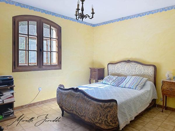Jonquieres Saint Vincent, villa 4 chambres de 136 m² avec terrasse et terrain attenant