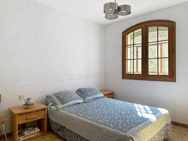 Jonquieres Saint Vincent, villa 4 chambres de 136 m² avec terrasse et terrain attenant