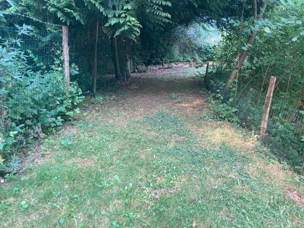 TERRAIN + ETANG PROCHE TRES CALME PROCHE CENTRE BOURG