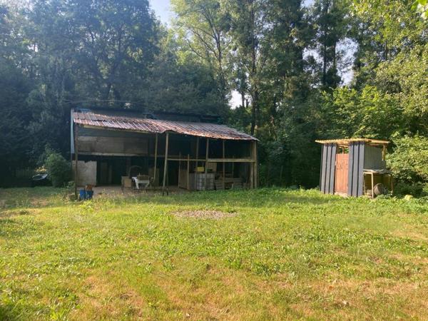 TERRAIN + ETANG PROCHE TRES CALME PROCHE CENTRE BOURG