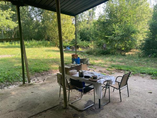 TERRAIN + ETANG PROCHE TRES CALME PROCHE CENTRE BOURG