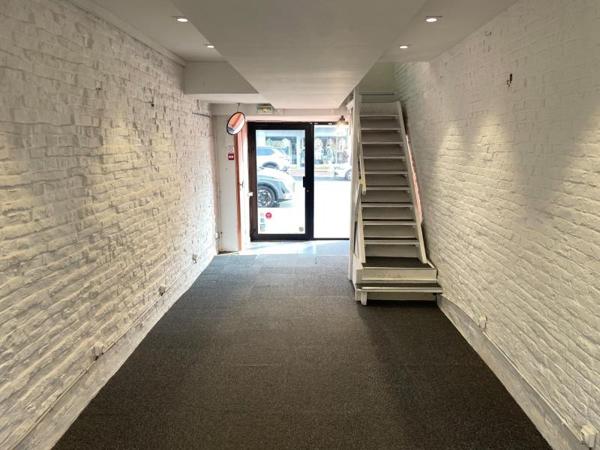 Commerce à Louer à CROIX 1650 € *