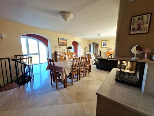 Maison de hameau rénovée en 2002 avec terrasse panoramique