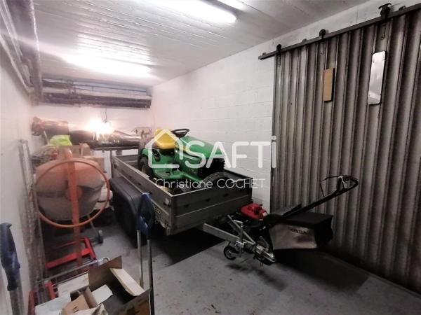 GRAND Garage sous-sol sécurisés, en copropriété, atelier, stockage, véhicules.