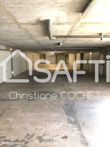 GRAND Garage sous-sol sécurisés, en copropriété, atelier, stockage, véhicules.