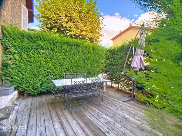 Maison de village avec terrasse 6 pièces + grenier aménageable