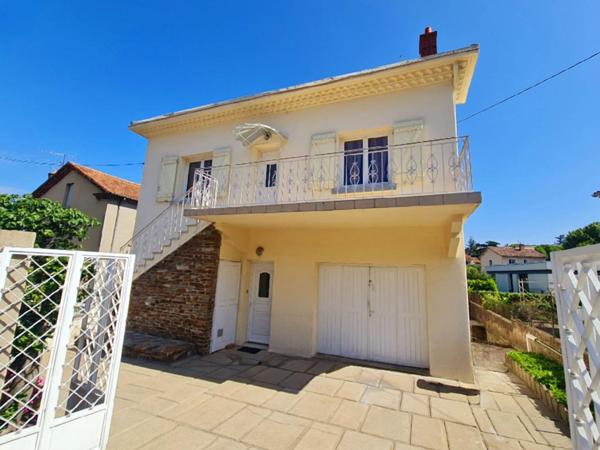 EXCLUSIVITE - Maison de ville proche commerces et écoles - 750 M² de terrain