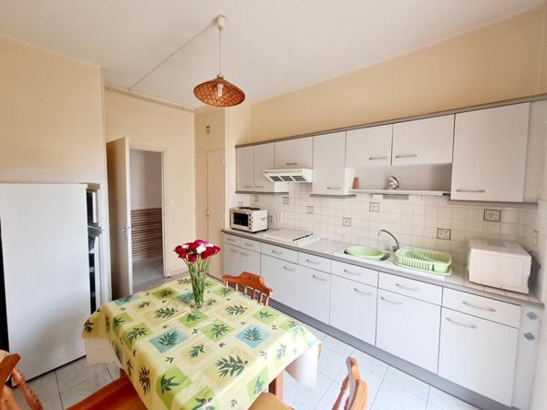 EXCLUSIVITE - Maison de ville proche commerces et écoles - 750 M² de terrain