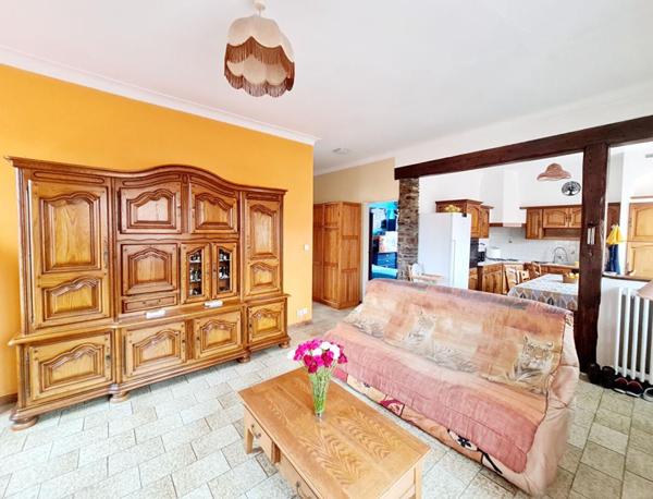 EXCLUSIVITE - Maison de ville proche commerces et écoles - 750 M² de terrain