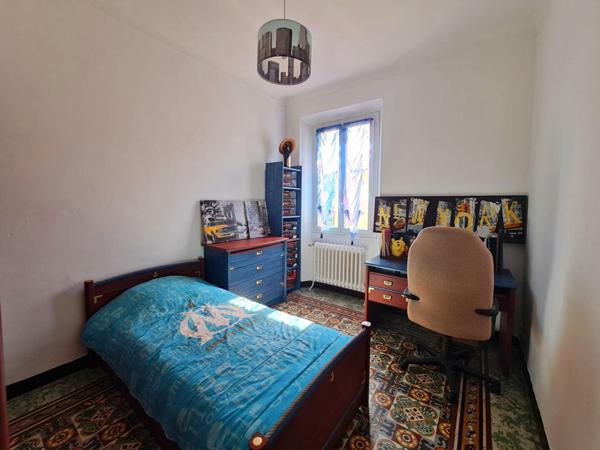 EXCLUSIVITE - Maison de ville proche commerces et écoles - 750 M² de terrain