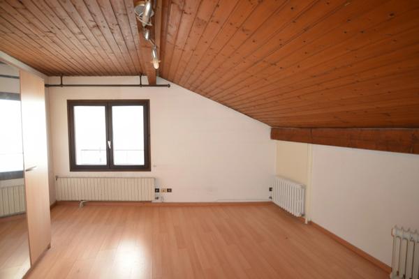 ENSEMBLE IMMOBILIER DE 8 APPARTEMENTS + MURS COMMERCIAUX – TERRAIN DE 2 070 m²