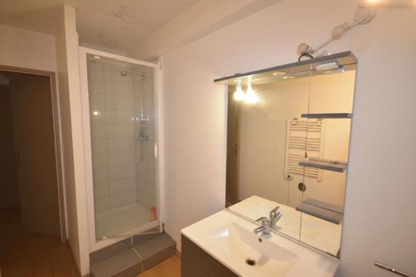 ENSEMBLE IMMOBILIER DE 8 APPARTEMENTS + MURS COMMERCIAUX – TERRAIN DE 2 070 m²